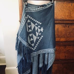 Jessica Simpson Steel Gray Shaw.  OS. NWT!